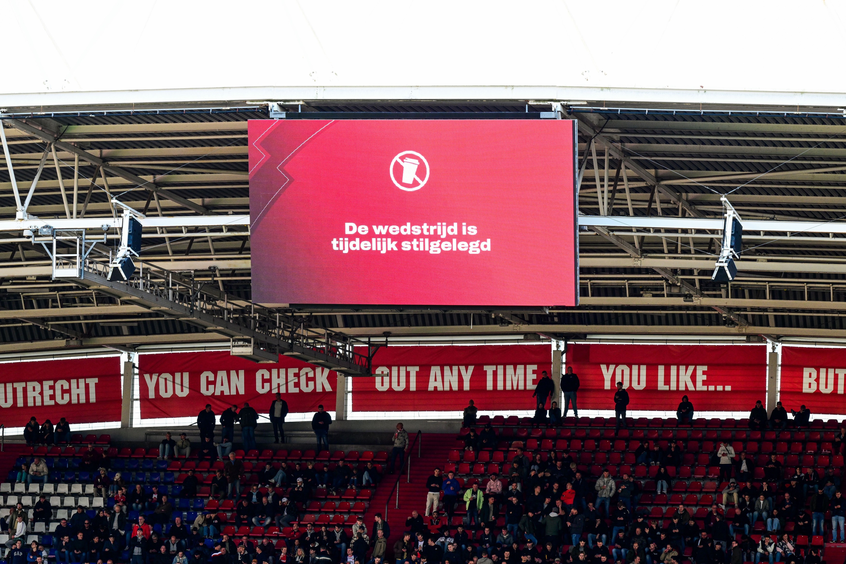 Motivul ridicol pentru care meciul lui Ajax a fost întrerupt