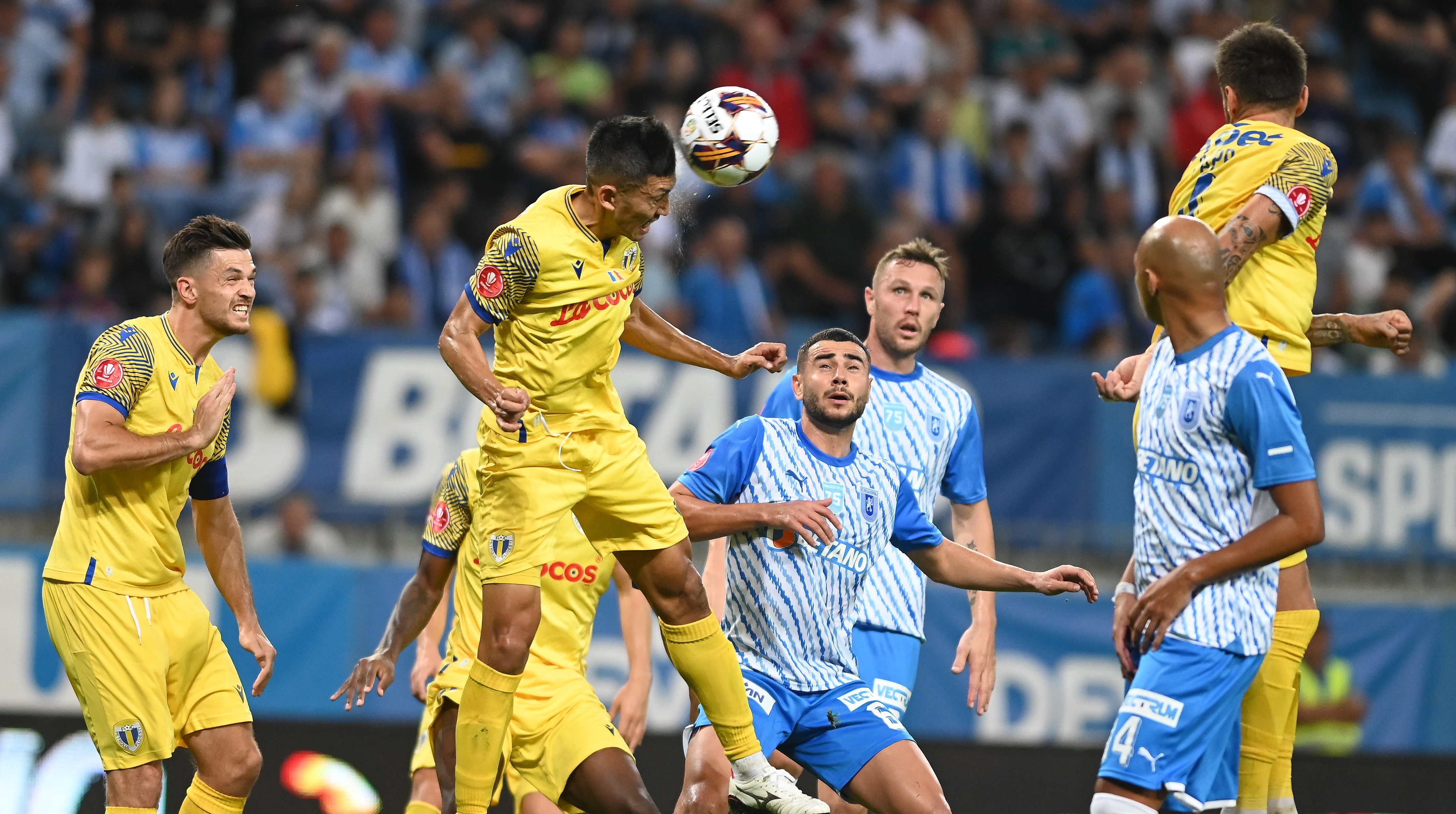 Universitatea Craiova - Petrolul 0-1, ACUM, Digi Sport 1. Duel spectaculos în Bănie! ”Lupii Galbeni” deschid scorul