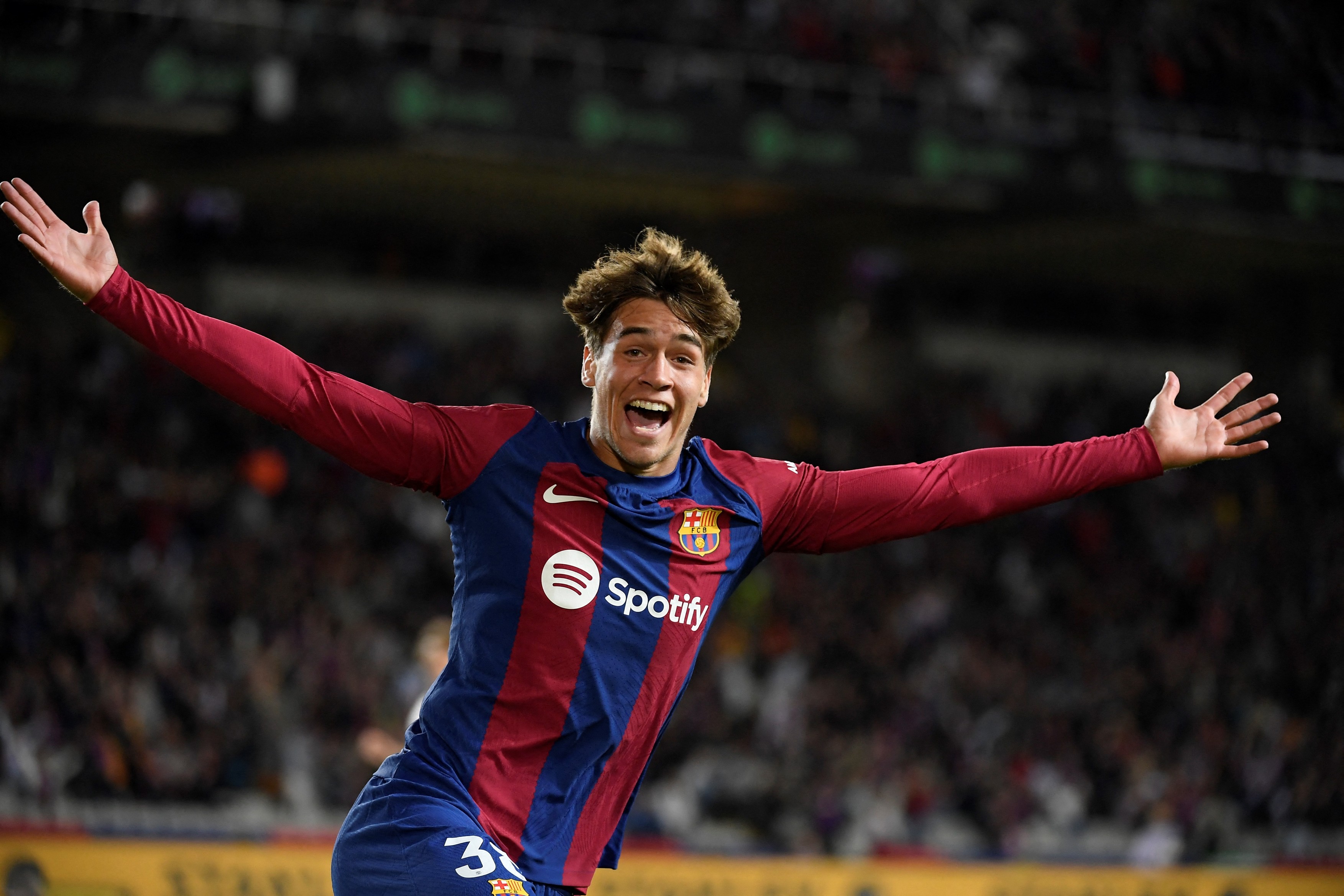 Noua senzație a Barcelonei câștiga de 450 de ori mai puțin decât Frenkie de Jong