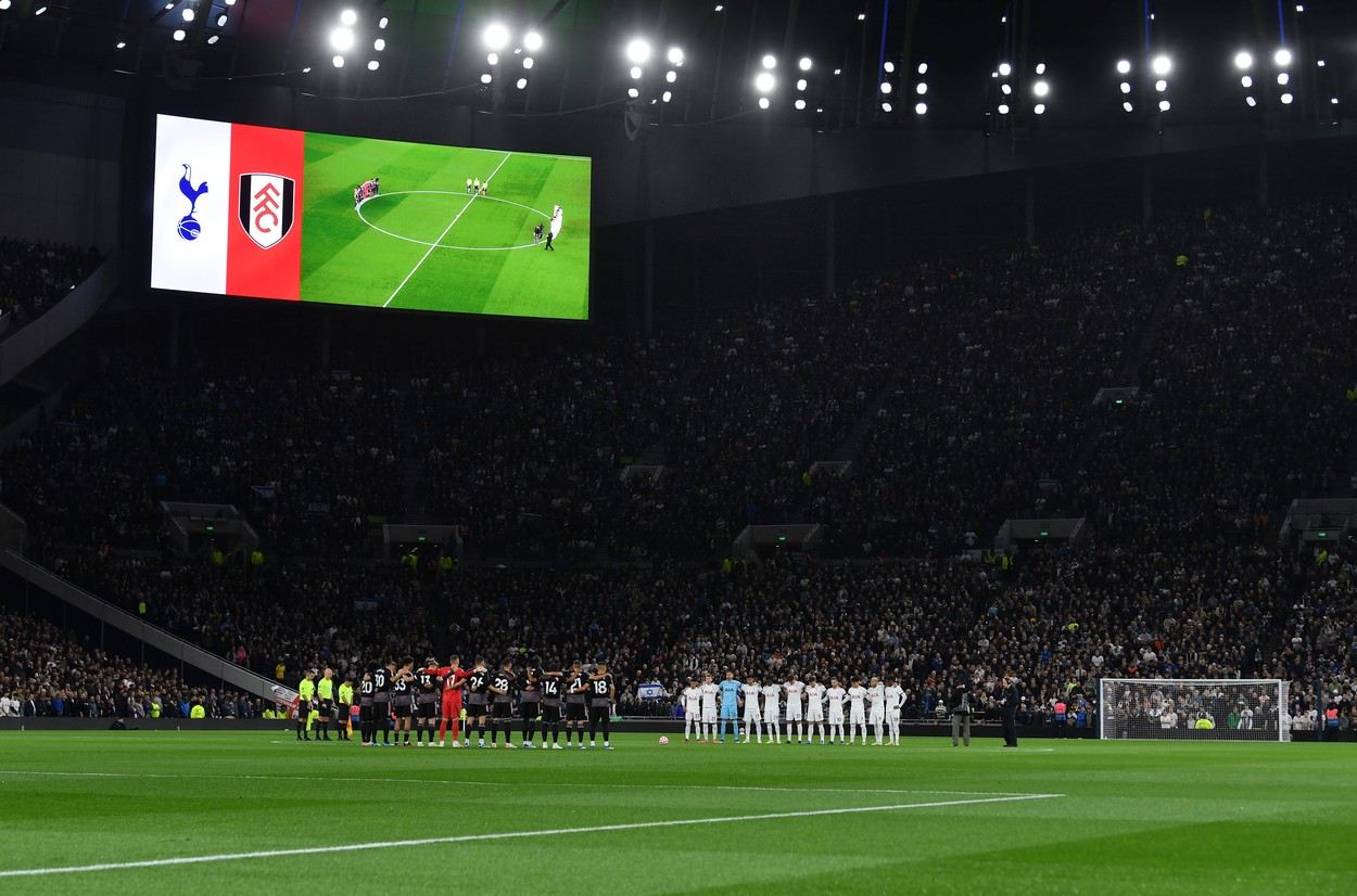 Fanii lui Tottenham n-au ținut cont de interdicție. Imaginile surprinse în tribune