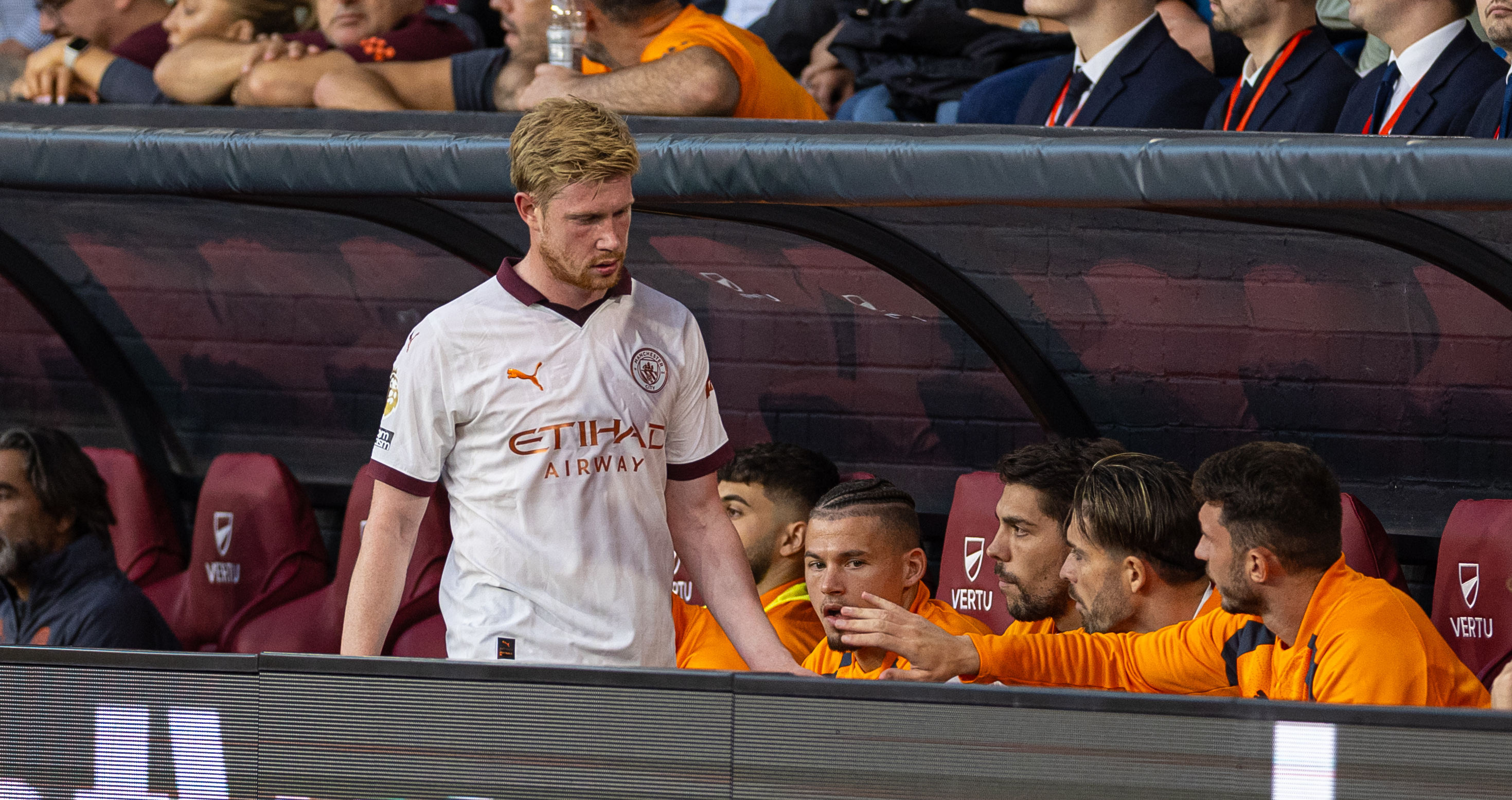 Imagine Stire Guardiola i-a găsit înlocuitor de TOP lui De Bruyne! Man. City se luptă cu Real Madrid și Liverpool pentru transfer | 2review.ro