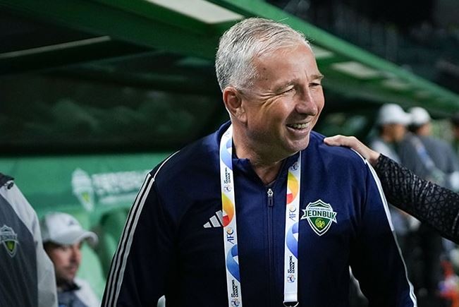 Dan Petrescu a obținut o nouă victorie în Coreea de Sud. Jeonbuk a urcat un loc în clasament