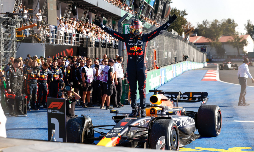 VERSTAPPEN Max (ned), Red Bull Racing RB19, portrait celebrating victory during the 2023 Formula 1 Grand Premio de la Ci