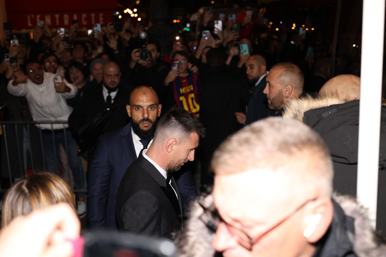 Cine le-a ”ținut spatele” lui Leo Messi, Antonelei Roccuzzo și copiilor la gala Balonului de Aur 2023
