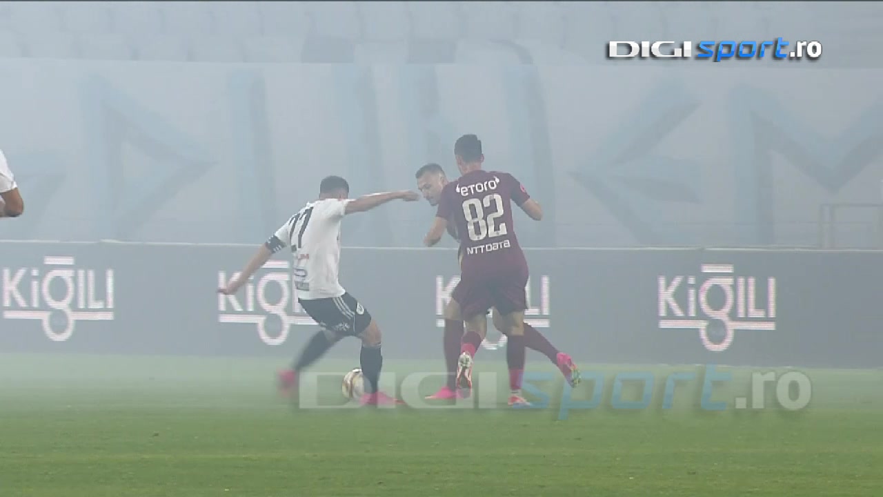 Daniel Popa, scăpat de pe targă în finalul meciului Hermannstadt – U Cluj  2-2! Faza a fost monumentală, un necaz nu vine niciodată singur - VIDEO -  Ştiri de Cluj