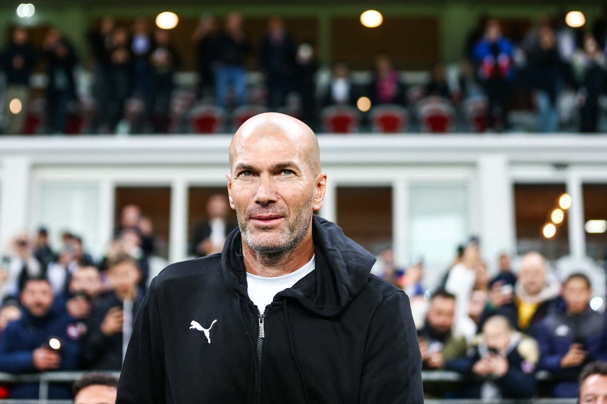 Zinedine Zidane este favorit să ajungă pe banca unui club de tradiție din Premier League