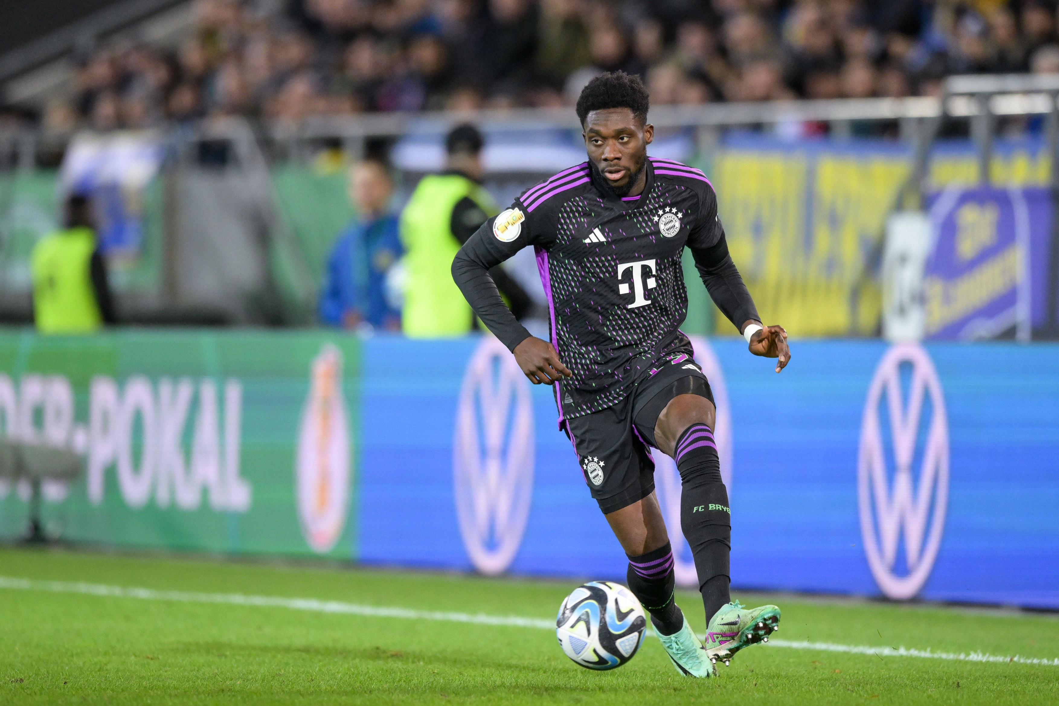 Bayern Munchen a lămurit situația lui Alphonso Davies, care este dorit de Real Madrid