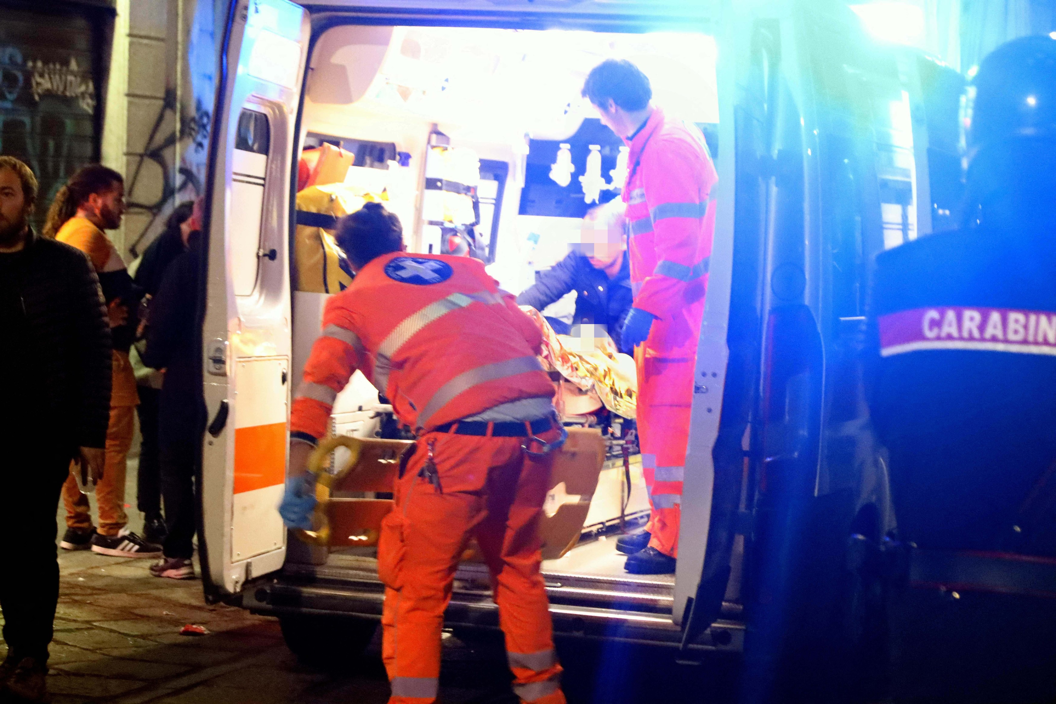 Incidente înainte de AC Milan - PSG! Un suporter a fost înjunghiat
