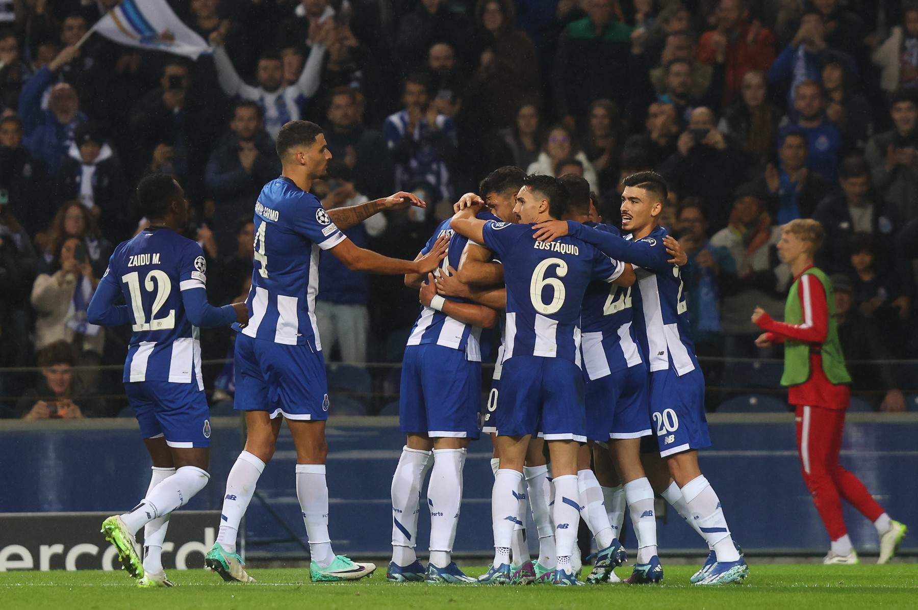 FC Porto - Antwerp 2-0. Portughezii au egalat-o pe FC Barcelona în Grupa H din UEFA Champions League