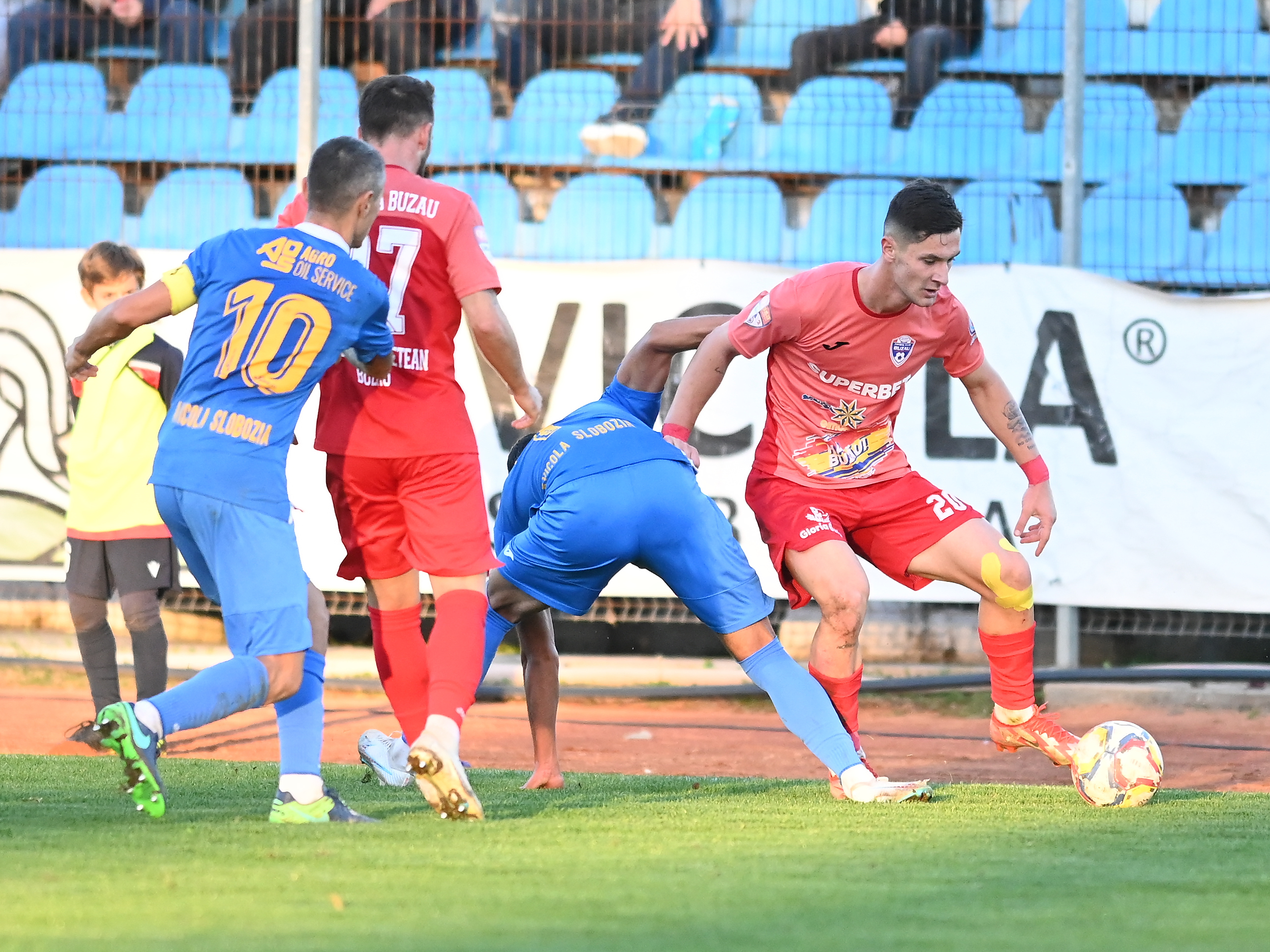 FC Buzău - Ceahlăul 1-1. Oaspeții au scos un punct în 10 oameni