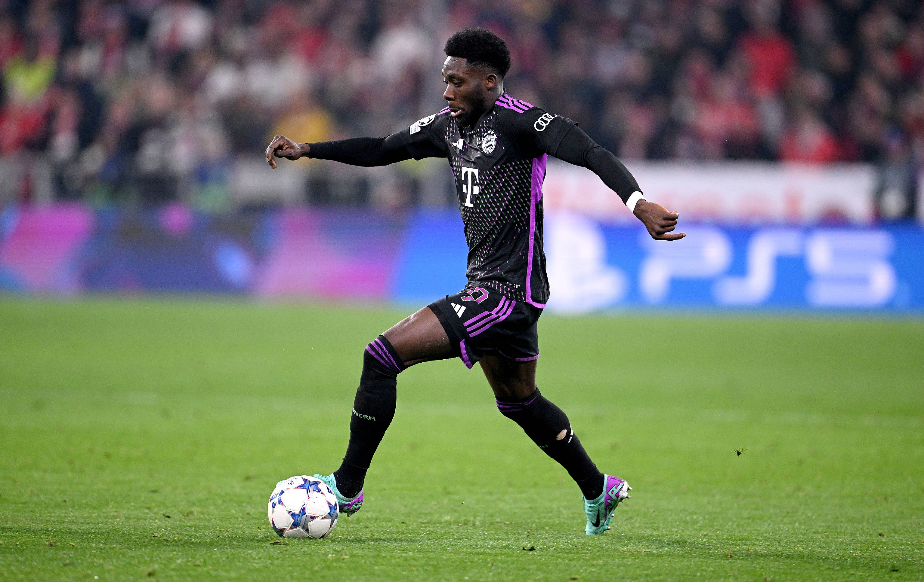 Alphonso Davies a luat decizia finală și a ales între Bayern Munchen și Real Madrid