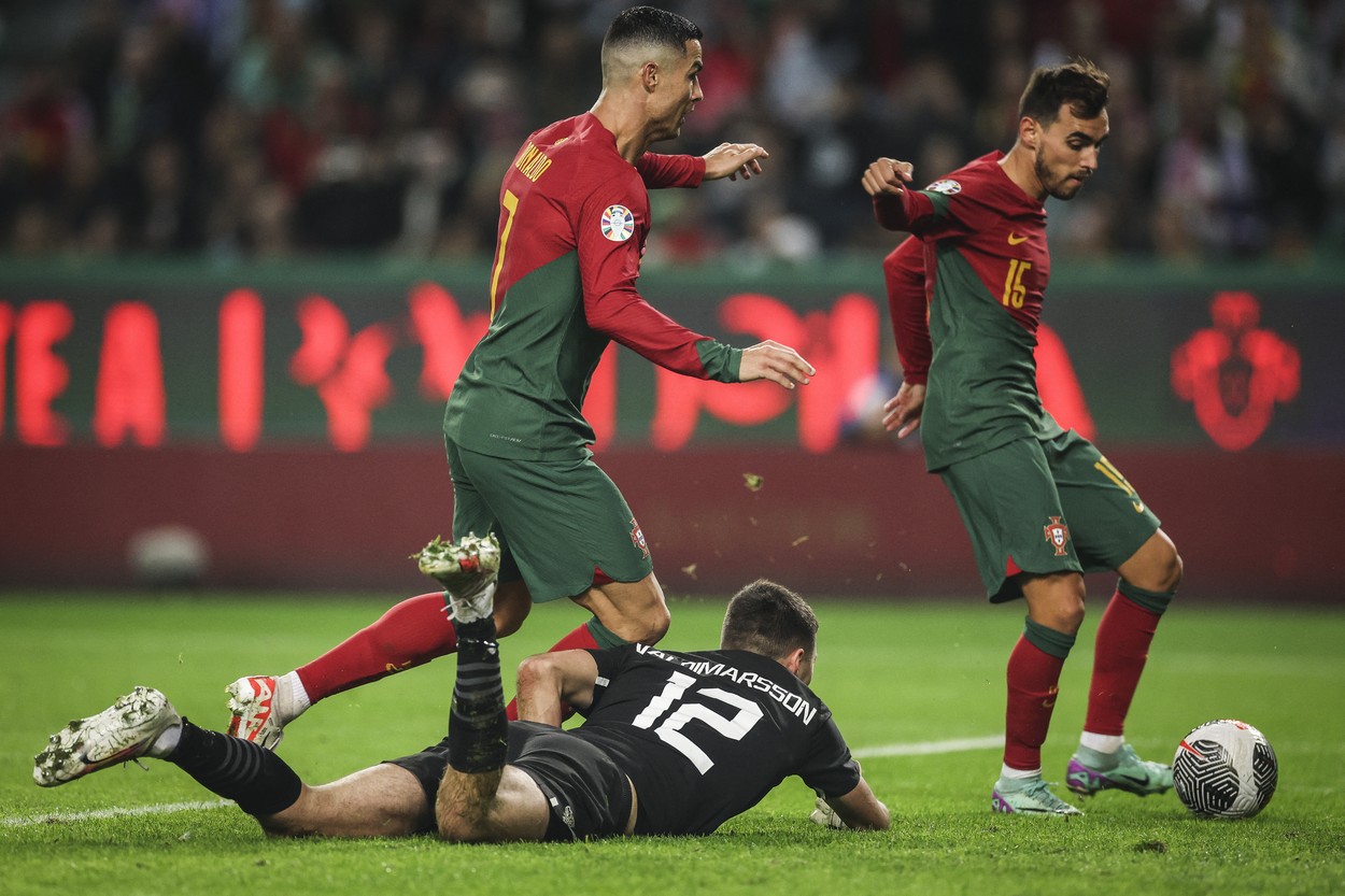 Reacția lui Cristiano Ronaldo, după ce un coechipier i-a ”furat” golul la Portugalia - Islanda