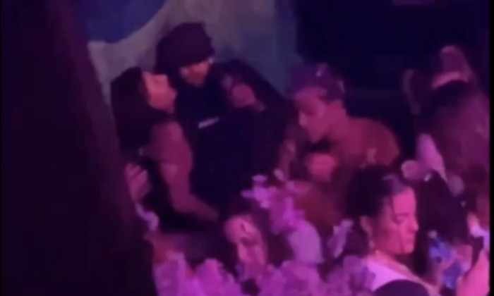 *PREMIUM-EXCLUSIVE* Neymar enjoys the nightlife surrounded by girls in Barcelona, Spain as girlfriend Bruna awaits the arrival of their first child together.