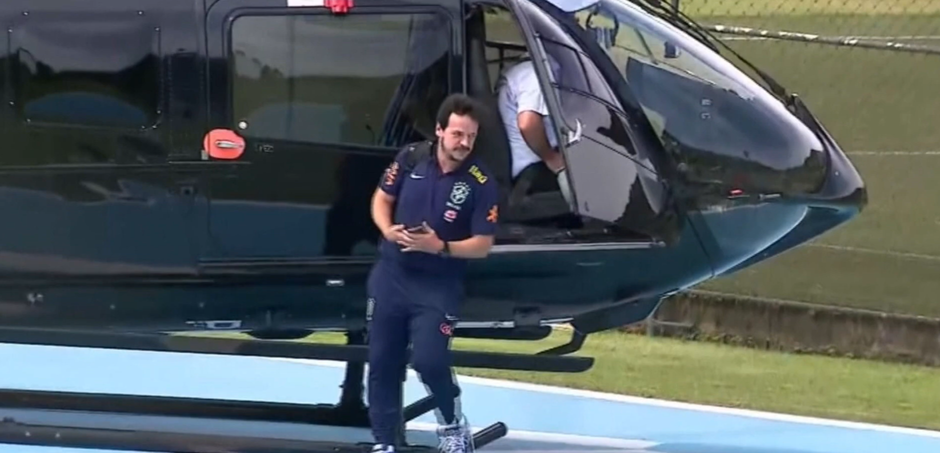 Selecționerul Braziliei a venit la antrenament cu elicopterul lui Neymar, iar presa a răbufnit: ”El l-a pus la națională”