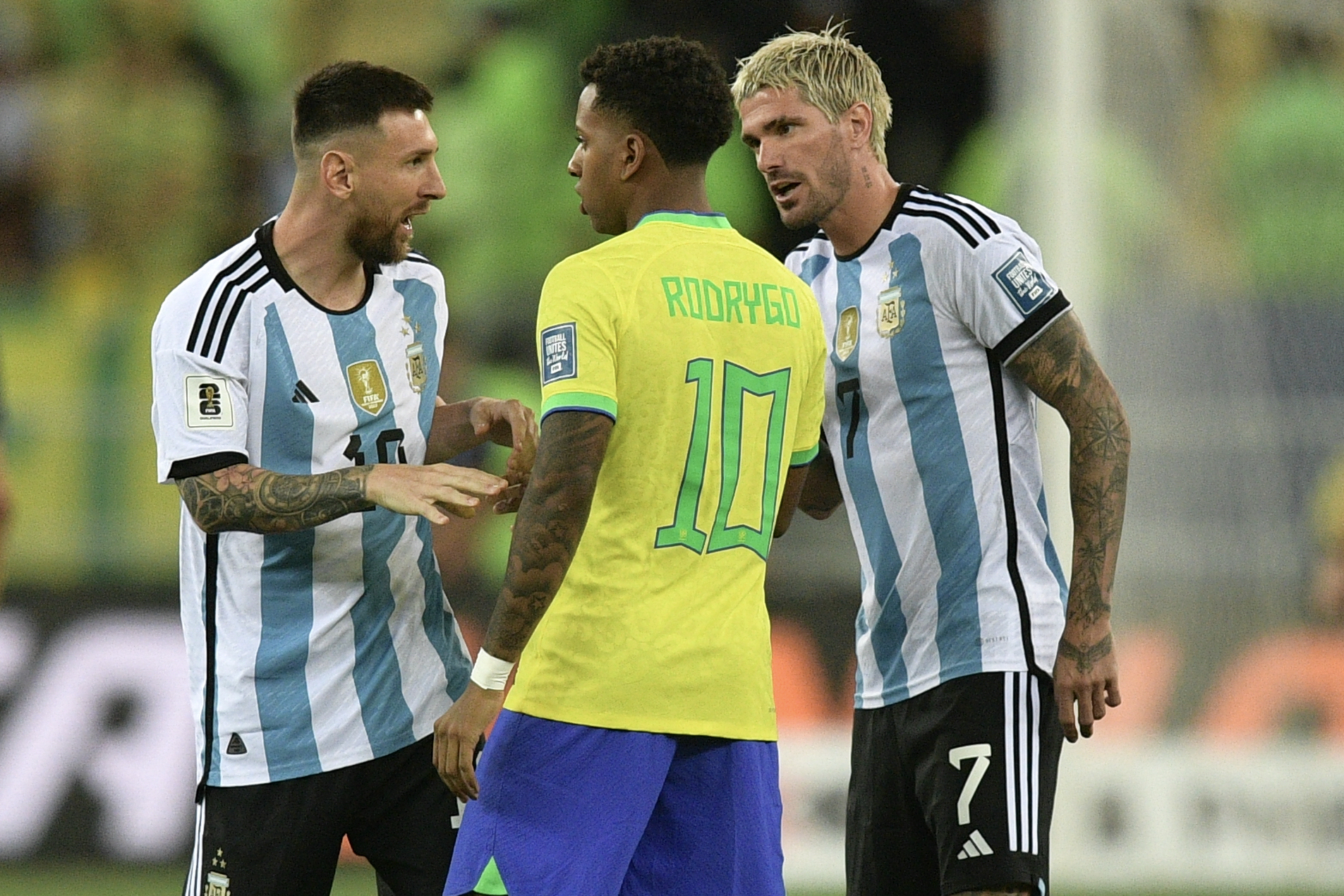 Messi n-a mai rezistat! L-a luat de gât pe Rodrygo, iar apoi i-a dat o palmă peste cap