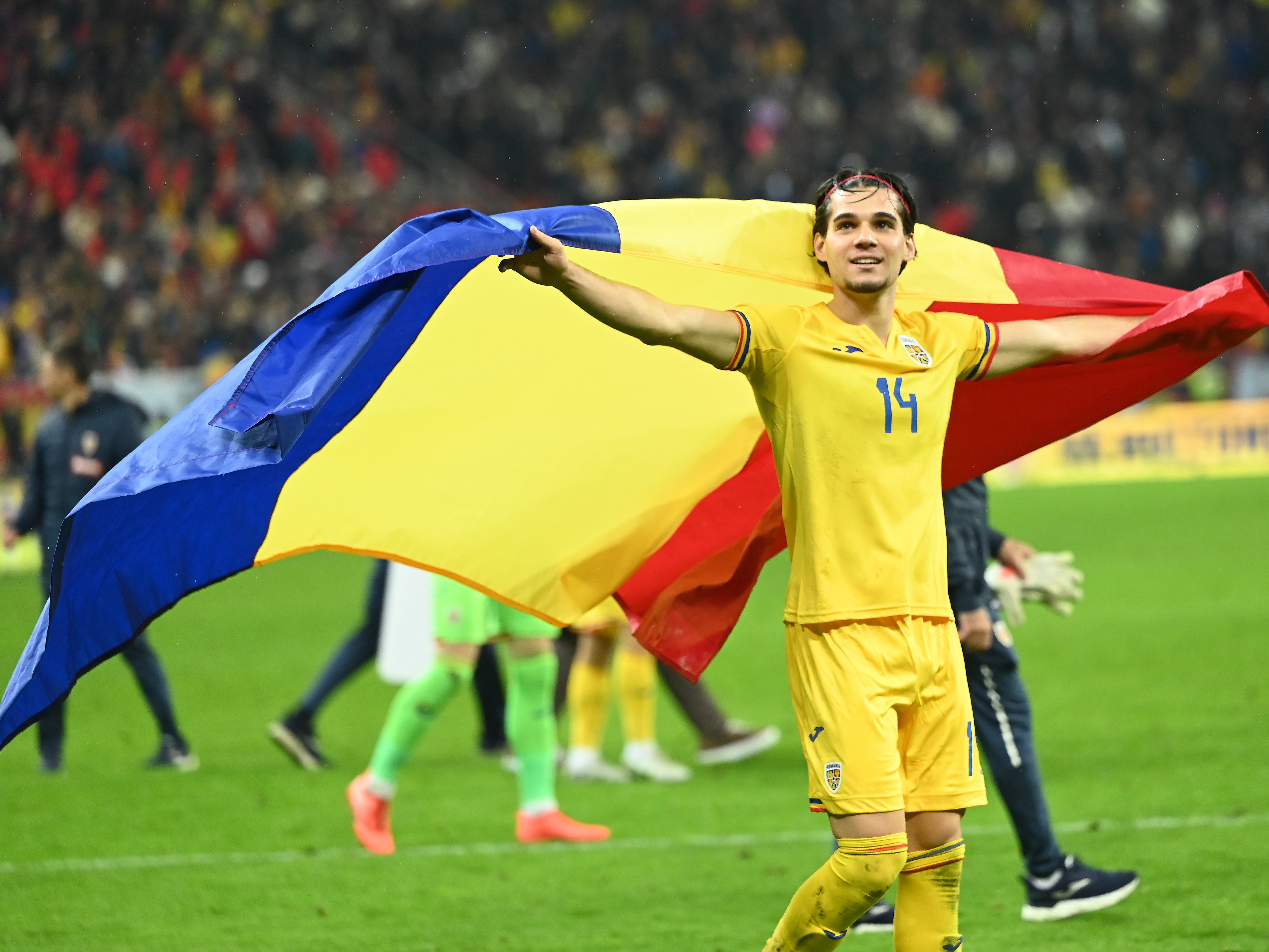 Gică Hagi, ”la picioarele” lui Ianis, după ce fiul său a defilat cu steagul României