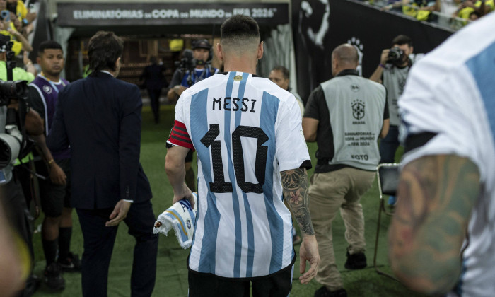 Rio de Janeiro, Brazil, Nov 21st 2023: RIO DE JANEIRO, BRAZIL - NOVEMBER 21: Lionel Messi of Argentina leaves field of p