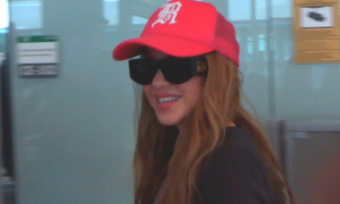 Shakira leaves Barcelona with a smile