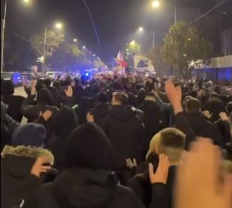 Atmosferă de derby! Fanii FCSB-ului s-au strâns și au mers împreună spre Arena Națională