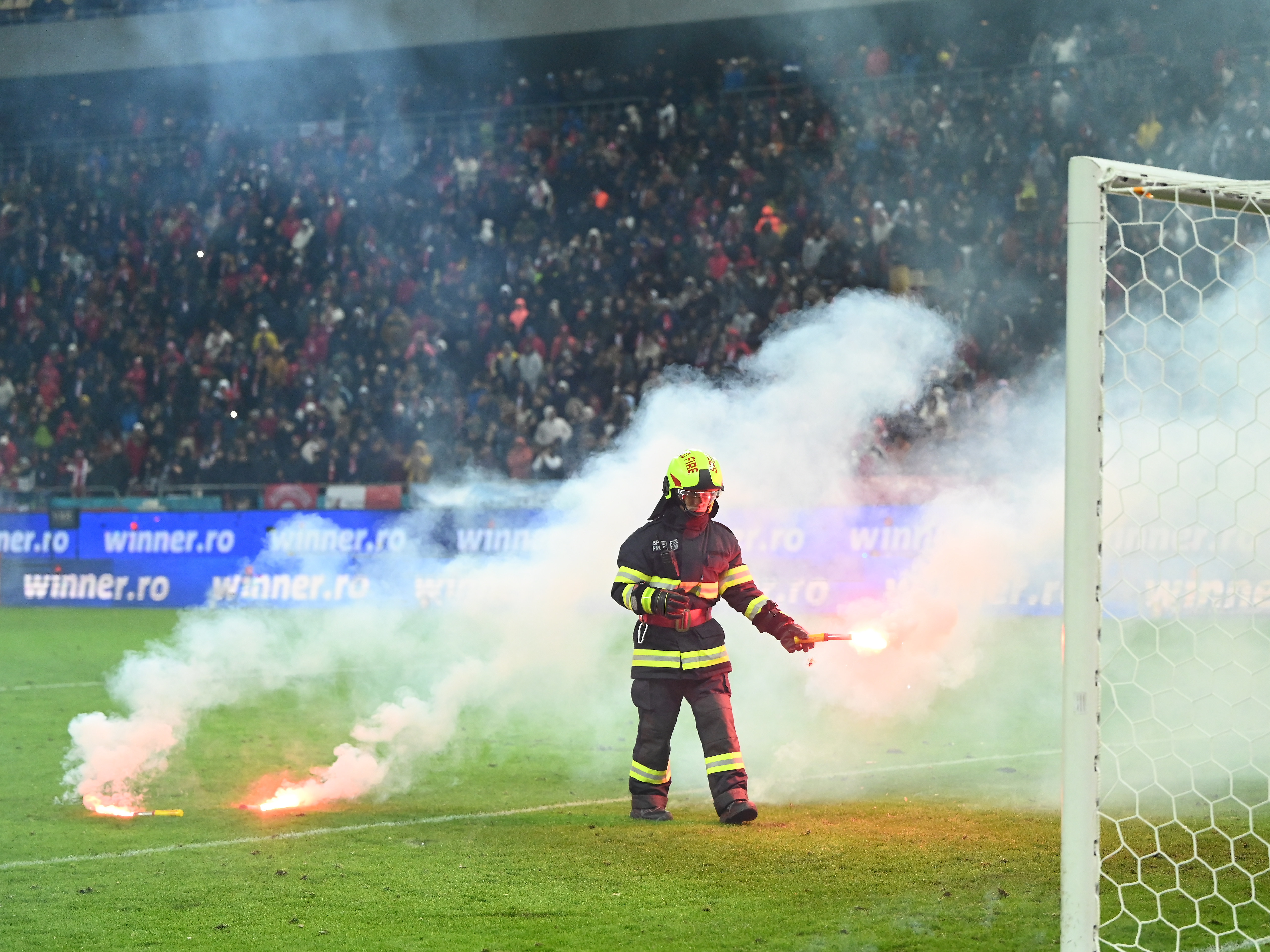 Amenzile date după incidentele din Dinamo - FCSB. Mai mulți suporteri au fost interziși pe stadion