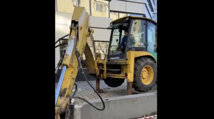 Buldozer la hotelul lui Dumitru Dragomir / Foto: Captură Facebook@ Clotilde Armand