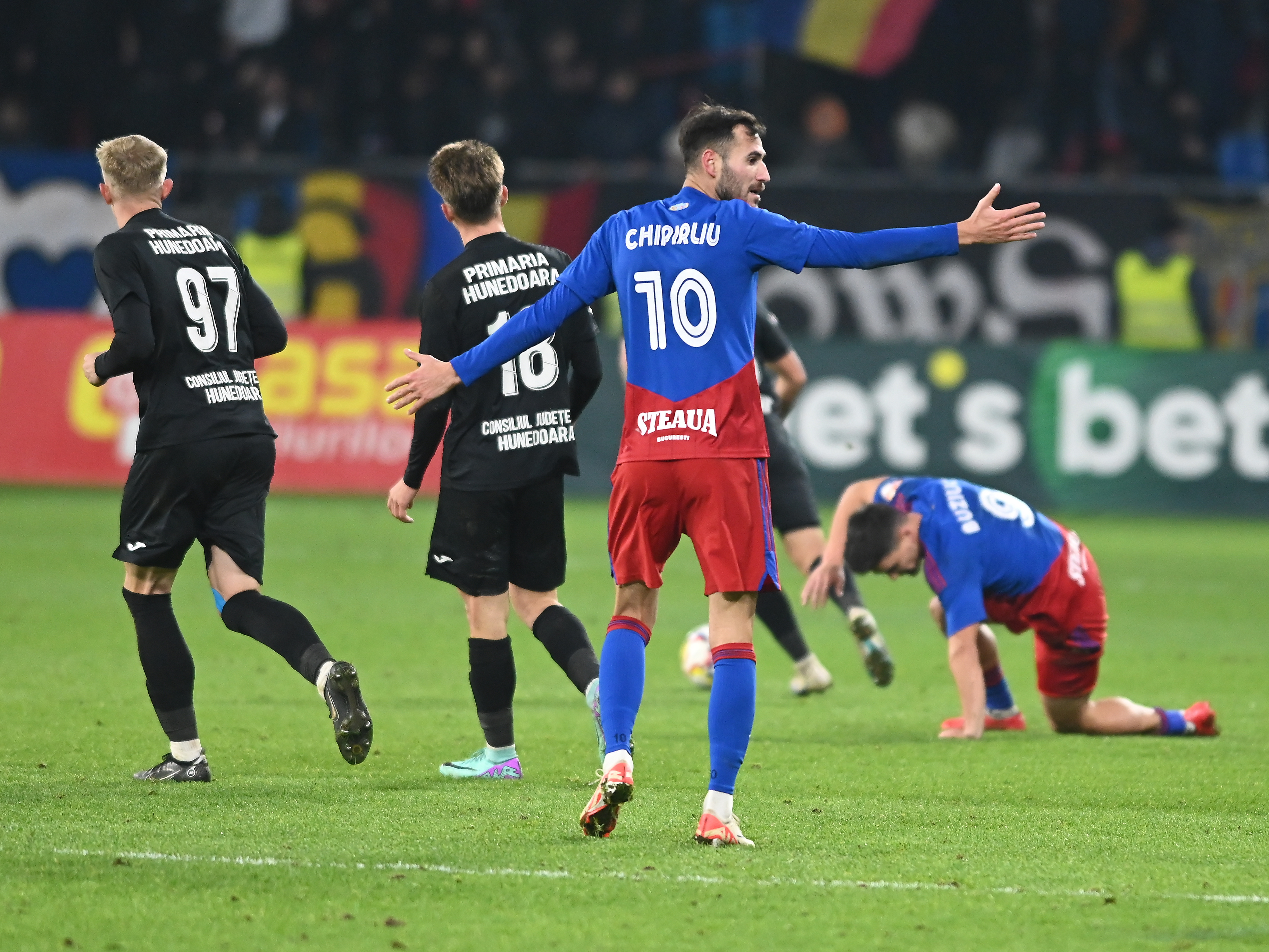 Steaua - Corvinul 0-1. Formația lui Daniel Oprița a pierdut după greșeala lui Adrian Frânculescu