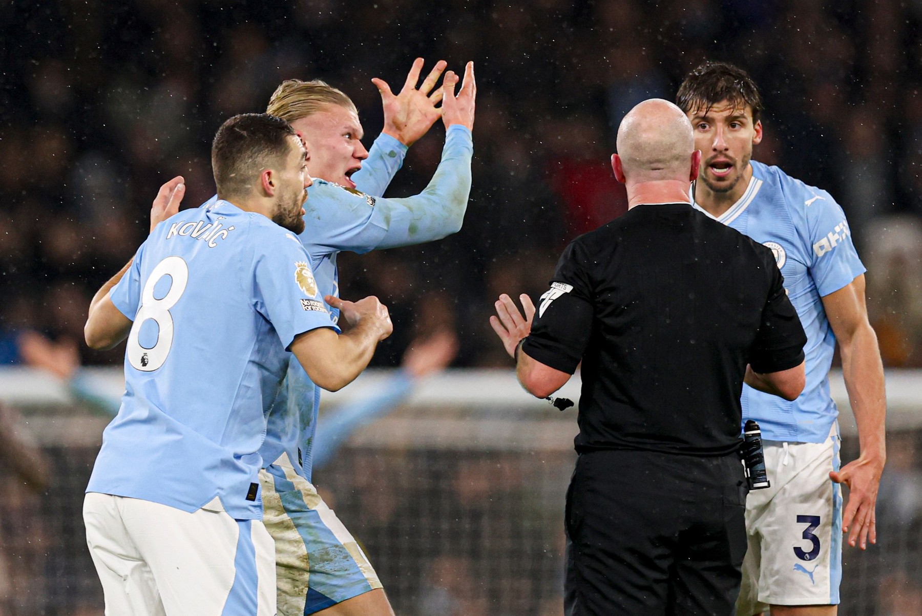 Manchester City, amendată după ce Erling Haaland&co au protestat vehement la adresa arbitrului Hooper