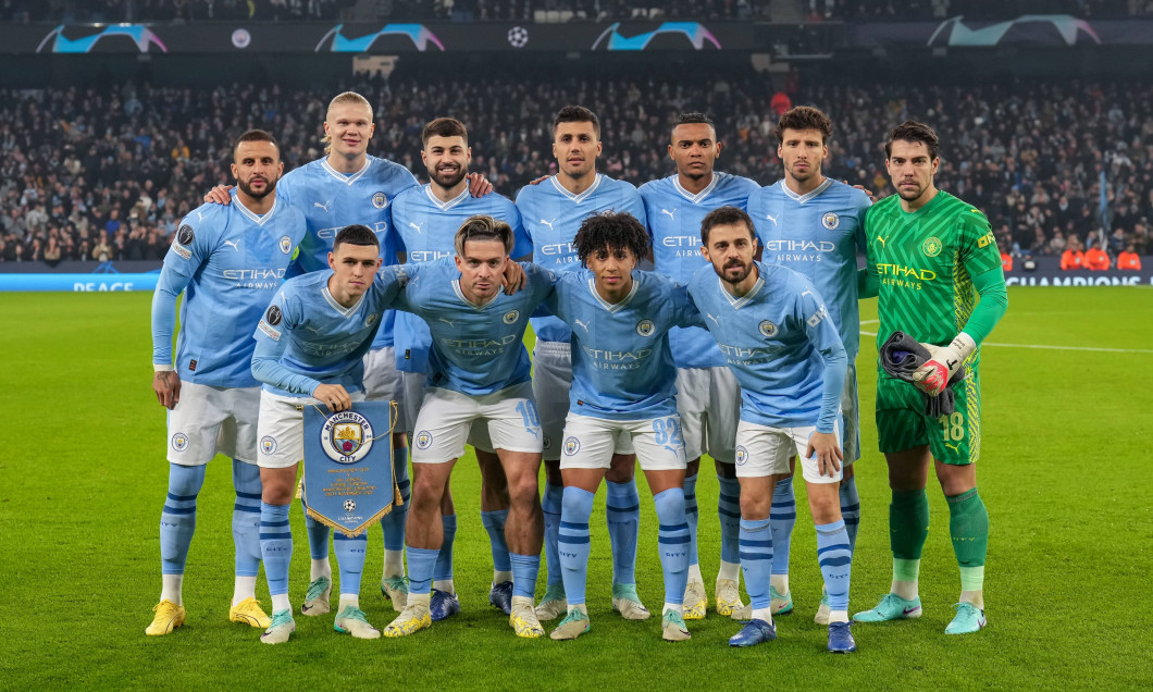 Man City pre match team photo (back row l-r) Kyle Walker, Erling Haaland, Josko Gvardiol, Rodri, Manuel Akanji and Goalk