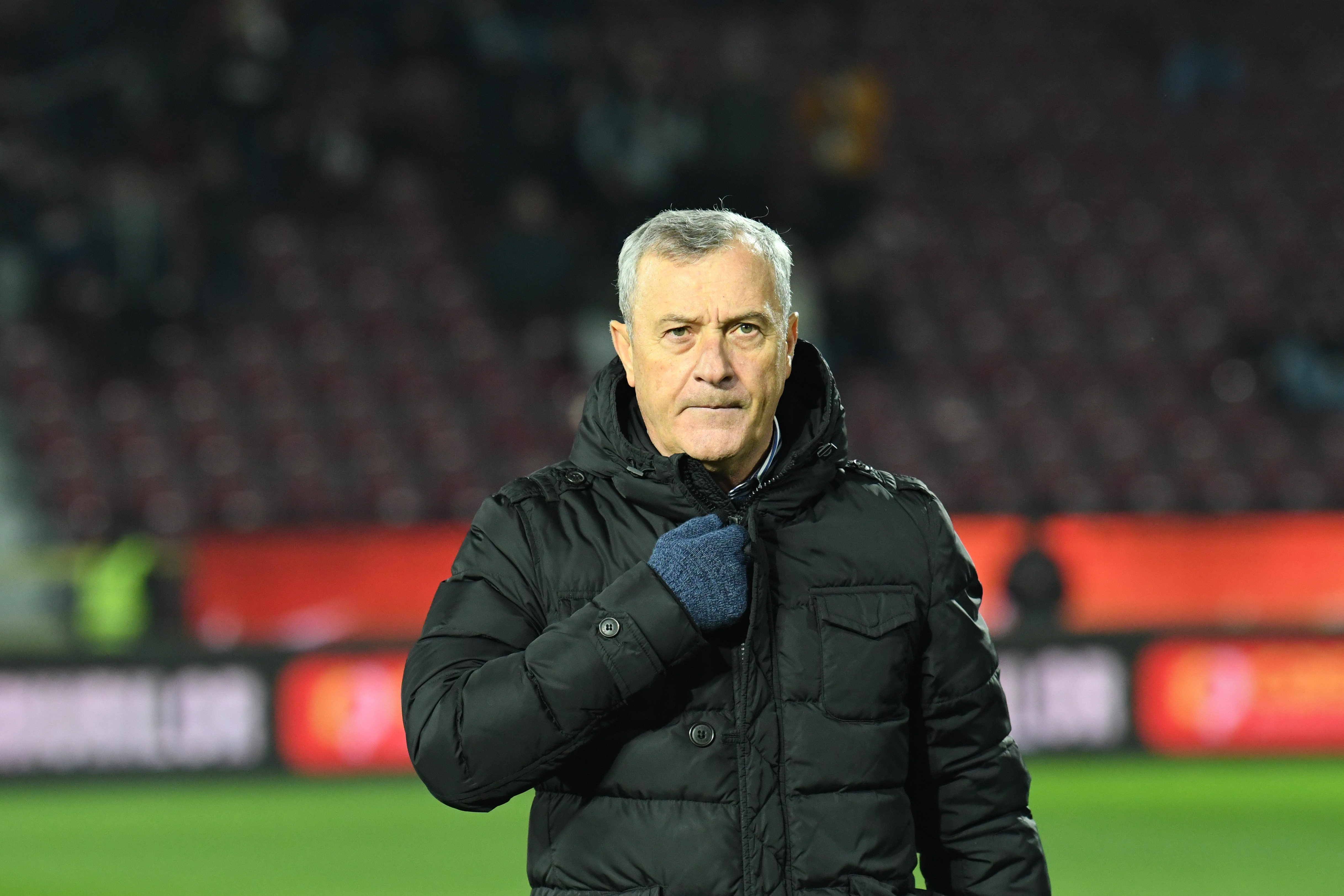 Mircea Rednic își bagă fotbaliștii în ședință, după UTA - Universitatea Craiova 2-2: ”Nu are rost să îi mai țin!”