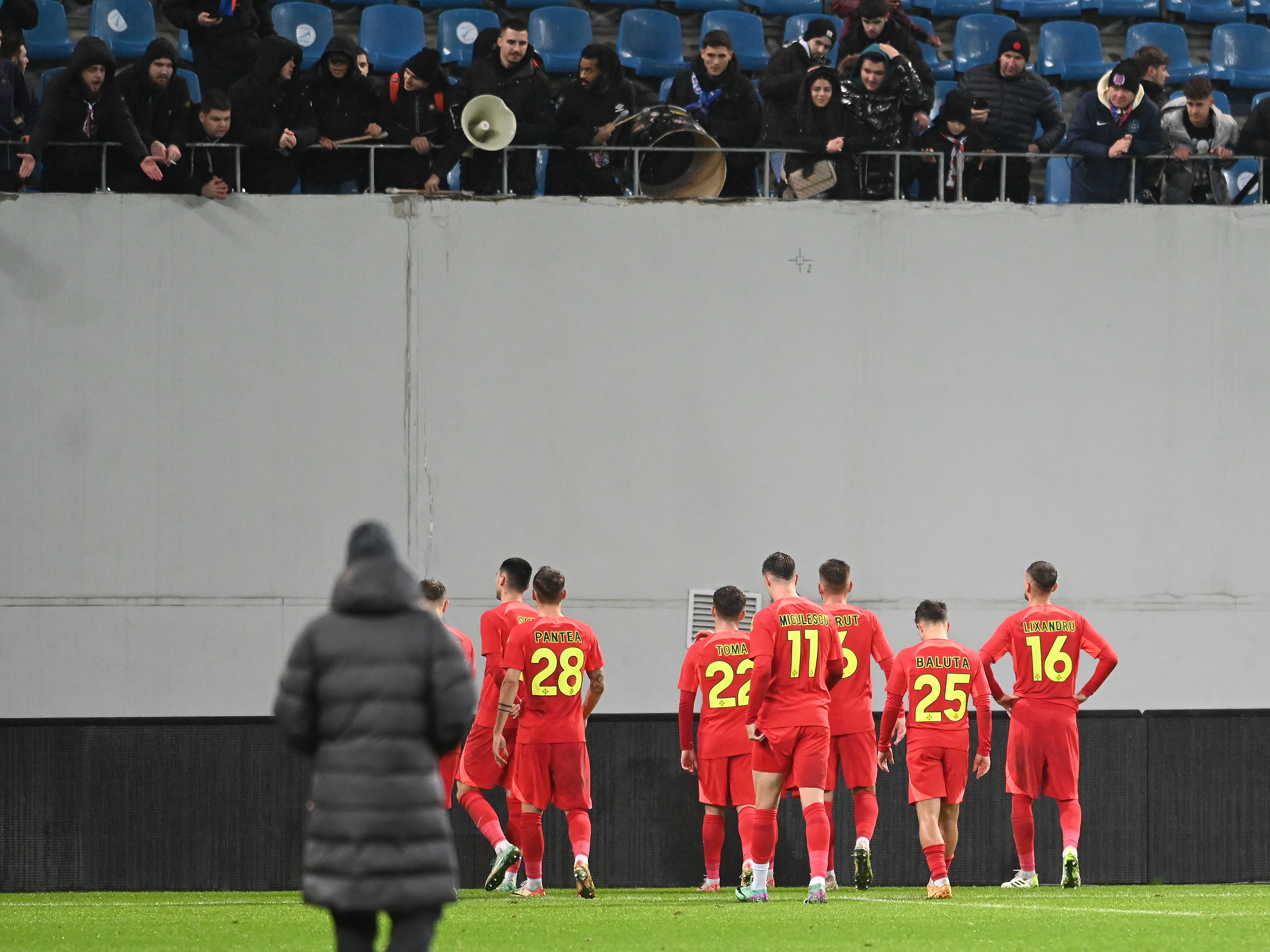 Ce s-a întâmplat la finalul partidei FCU Craiova - FCSB 2-0. Imaginile surprinse