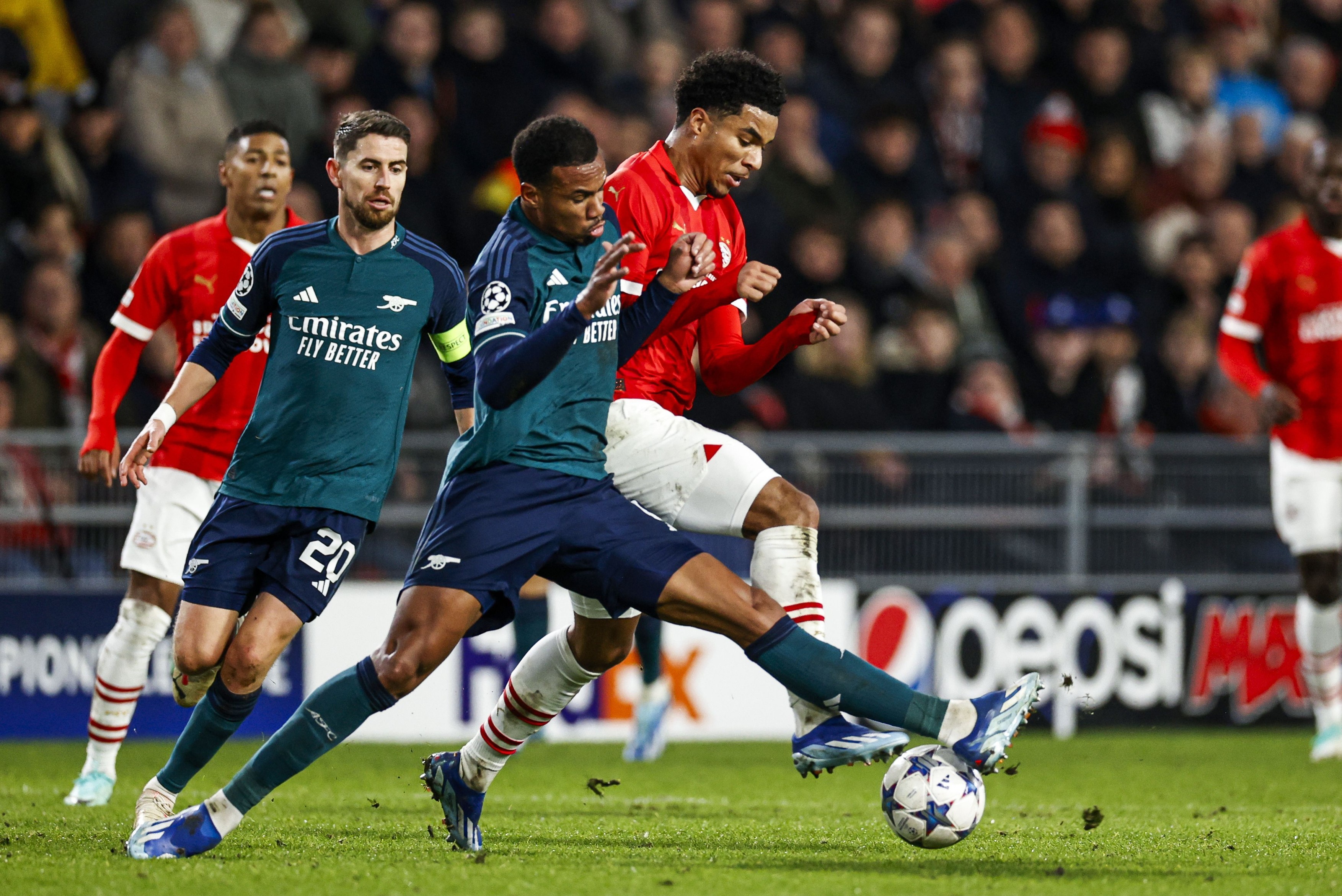 PSV - Arsenal 1-1. Cele două formații se califică împreună în ”optimile” Ligii Campionilor