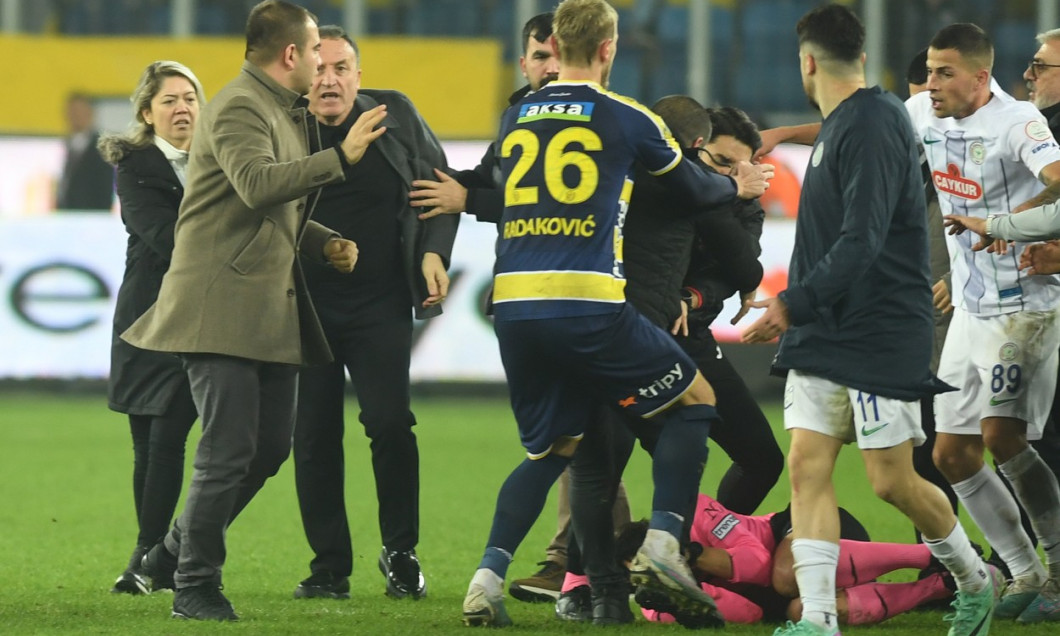 Referee punched and kicked after Turkish Super Lig match