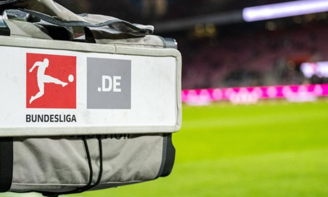 TV-Kamera mit Bundesliga Logo, GER, 1. FC Koeln vs. 1. FSV Mainz 05, Fussball, 1. Bundesliga, 14. Spieltag, Spielzeit 20