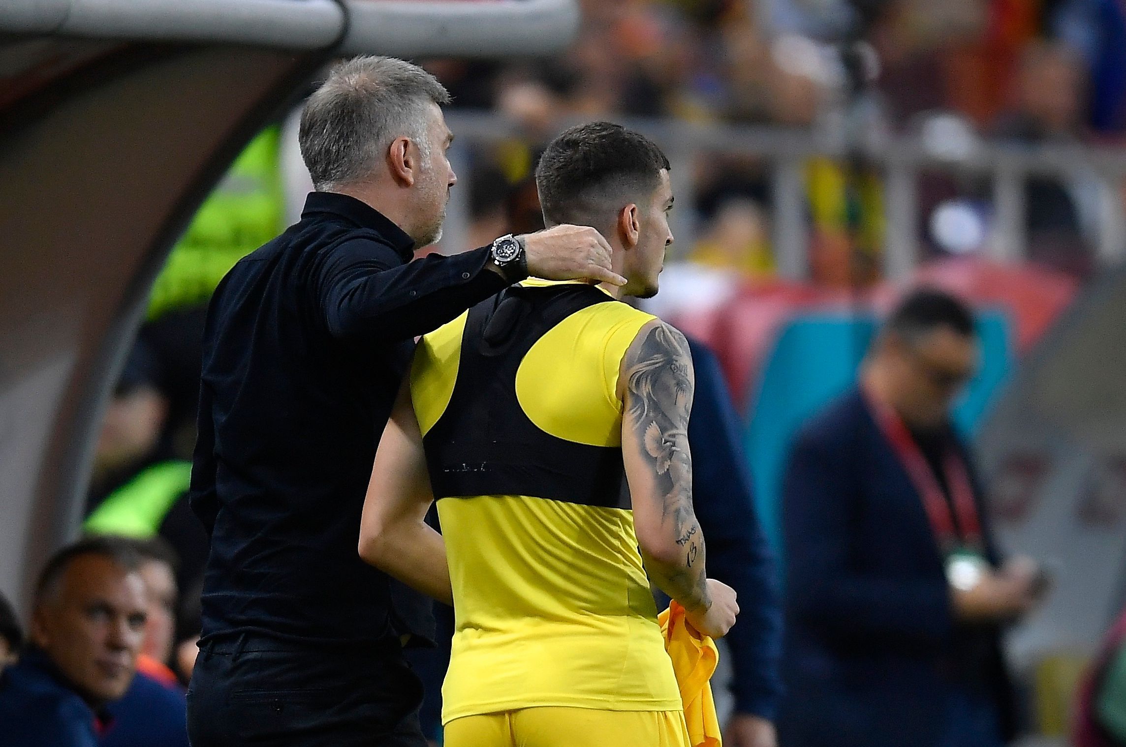 UEFA a luat decizia în cazul lui Valentin Mihăilă, eliminat direct pentru un fault dur în meciul cu Israel