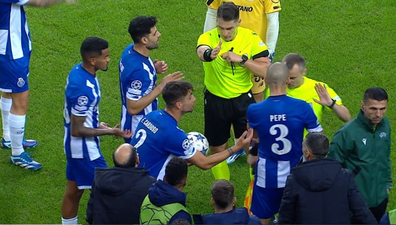 Moment controversat cu Istvan Kovacs și brigada sa în UCL: jucătorii s-au oprit, dar golul a fost validat