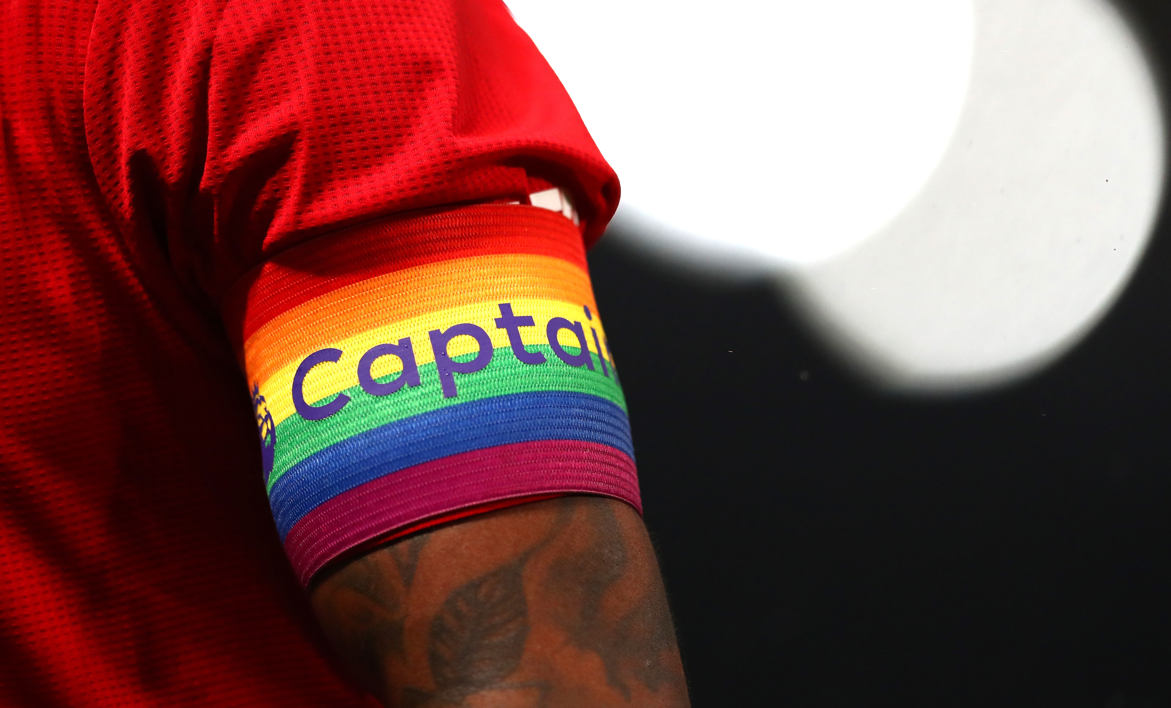 Fără precedent în Premier League: a refuzat să poarte banderola LGBT! Răspunsul dat la întrebarea De ce?