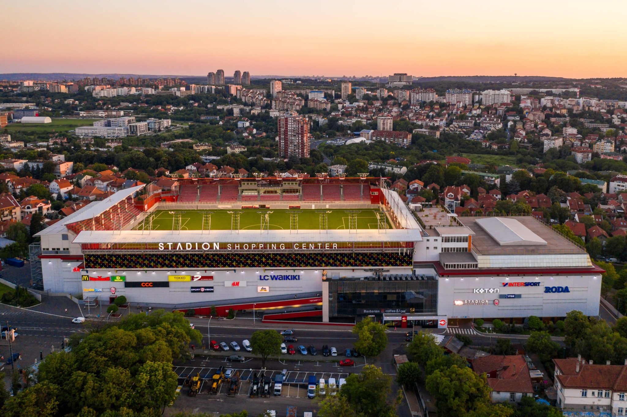 Stadion construit pe acoperișul unui mall cu aviz de la UEFA pentru Liga Campionilor