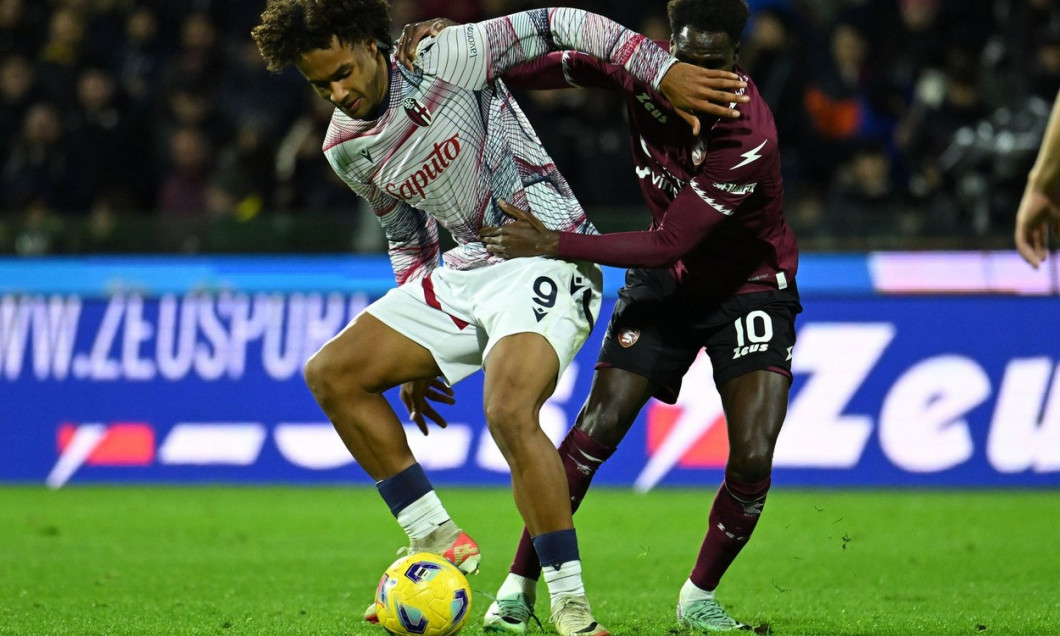 Salerno, Italy. 10th Dec, 2023. Joshua Zirkzee of Bologna FC competes for the ball with Boulaye Dia of US Salernitana 1919 during the Serie A match between US Salernitana 1919 vs Bologna FC at Stadio Arechi Credit: Independent Photo Agency/Alamy Live News