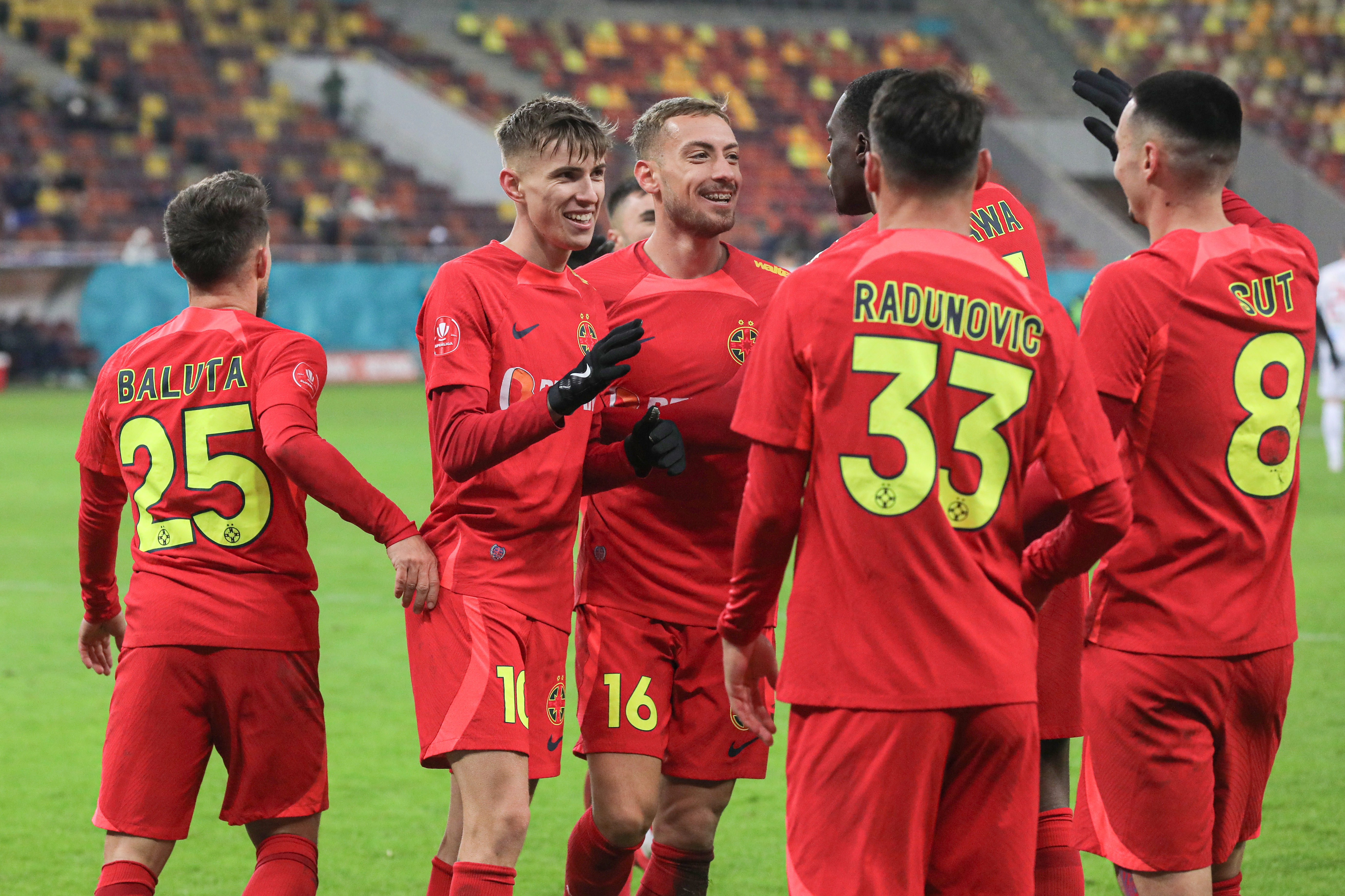 Foto  Cum arată tribunele la meciul FCSB - Hermannstadt! Bate vântul pe  Arena Națională. Și la propriu, și la figurat