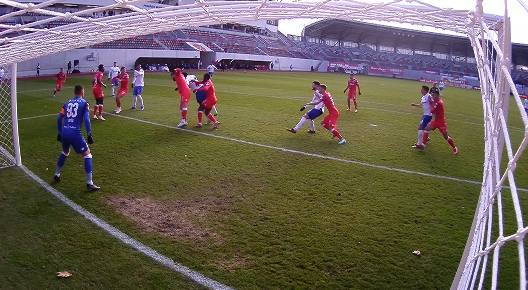 UTA - Farul 0-0, Digi Sport 1. Intervenția lui Carp, din propriul careu, analizată la VAR. A fost sau nu penalty?