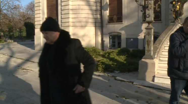 Gestul neașteptat făcut de Gigi Becali, când a văzut cine îl așteaptă în fața palatului