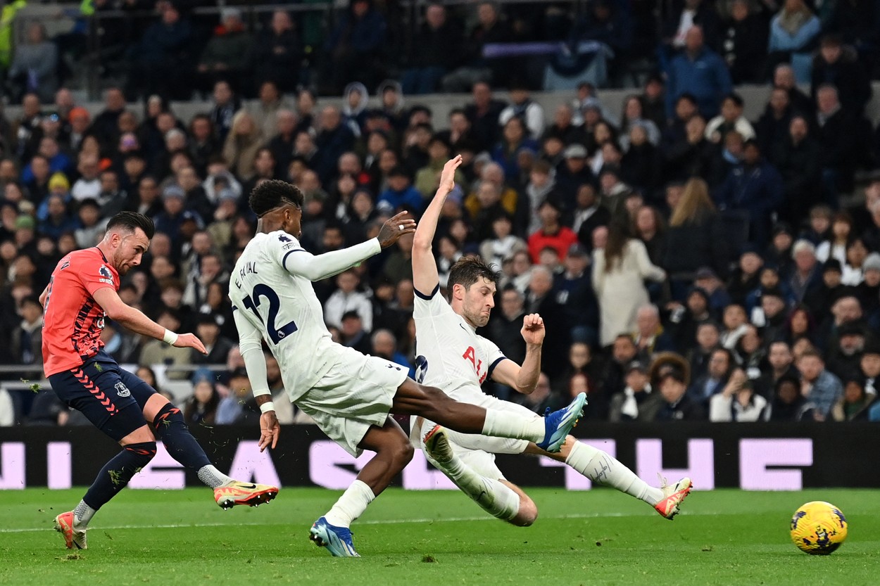 Manchester United a fost învinsă de West Ham, 0-2. Tottenham a obținut toate cele trei puncte cu Everton, 2-1