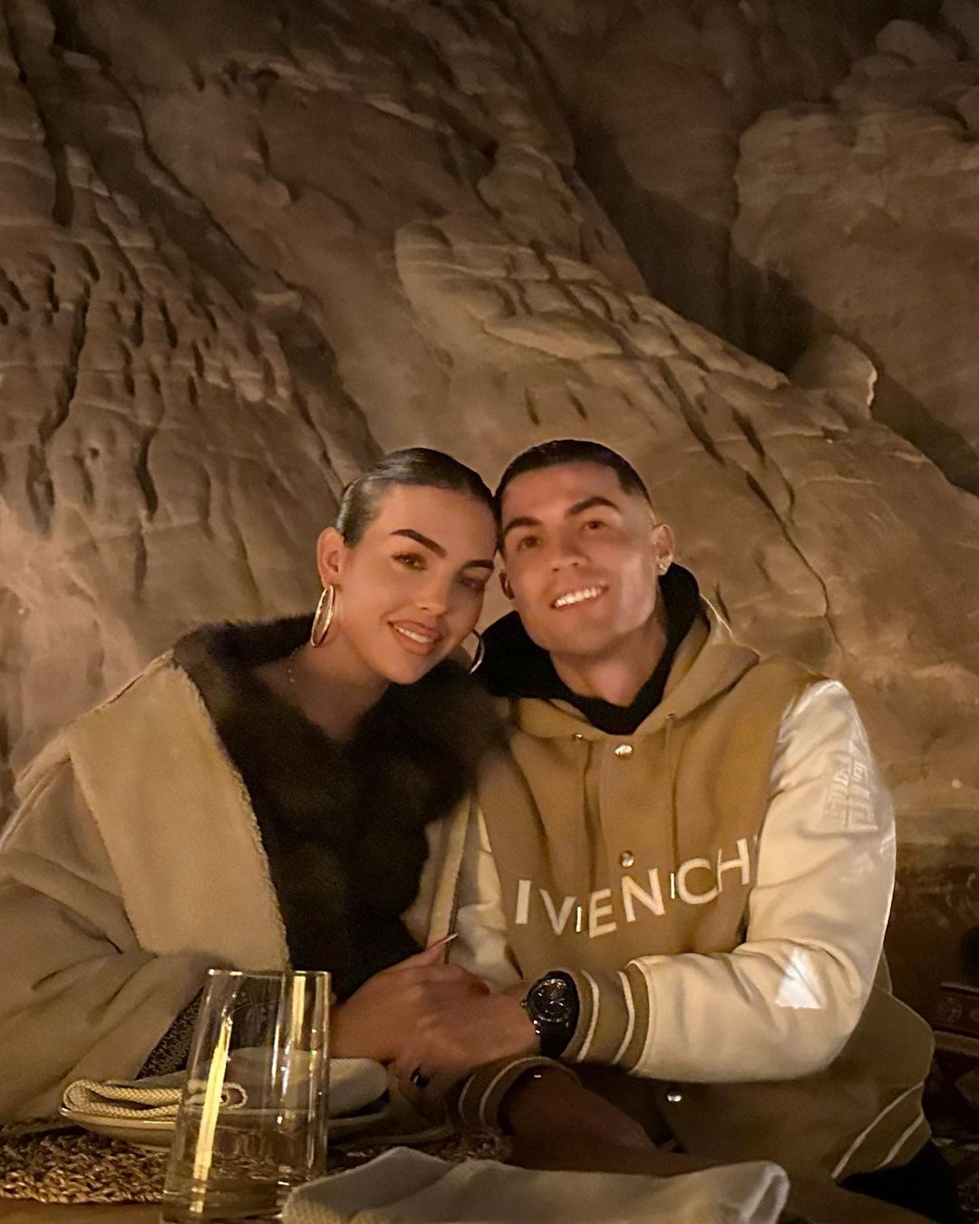 Ronaldo și Georgina, vacanță de lux chiar în Arabia Saudită. Suma uriașă plătită pentru o noapte de cazare