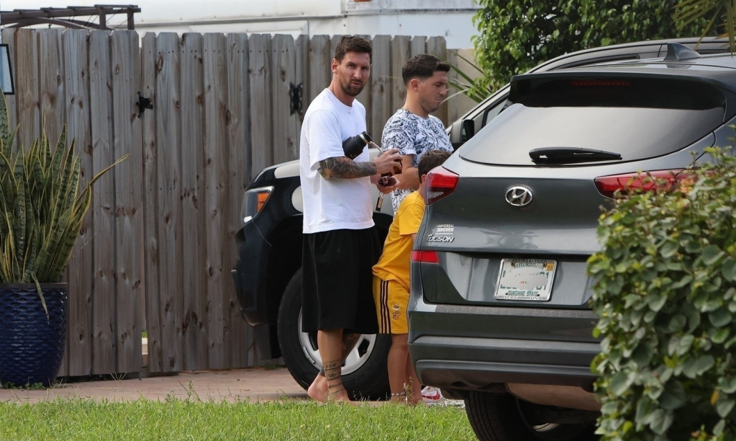 *PREMIUM-EXCLUSIVE* Lionel Messi and family visit a friend in Fort Lauderdale, Florida