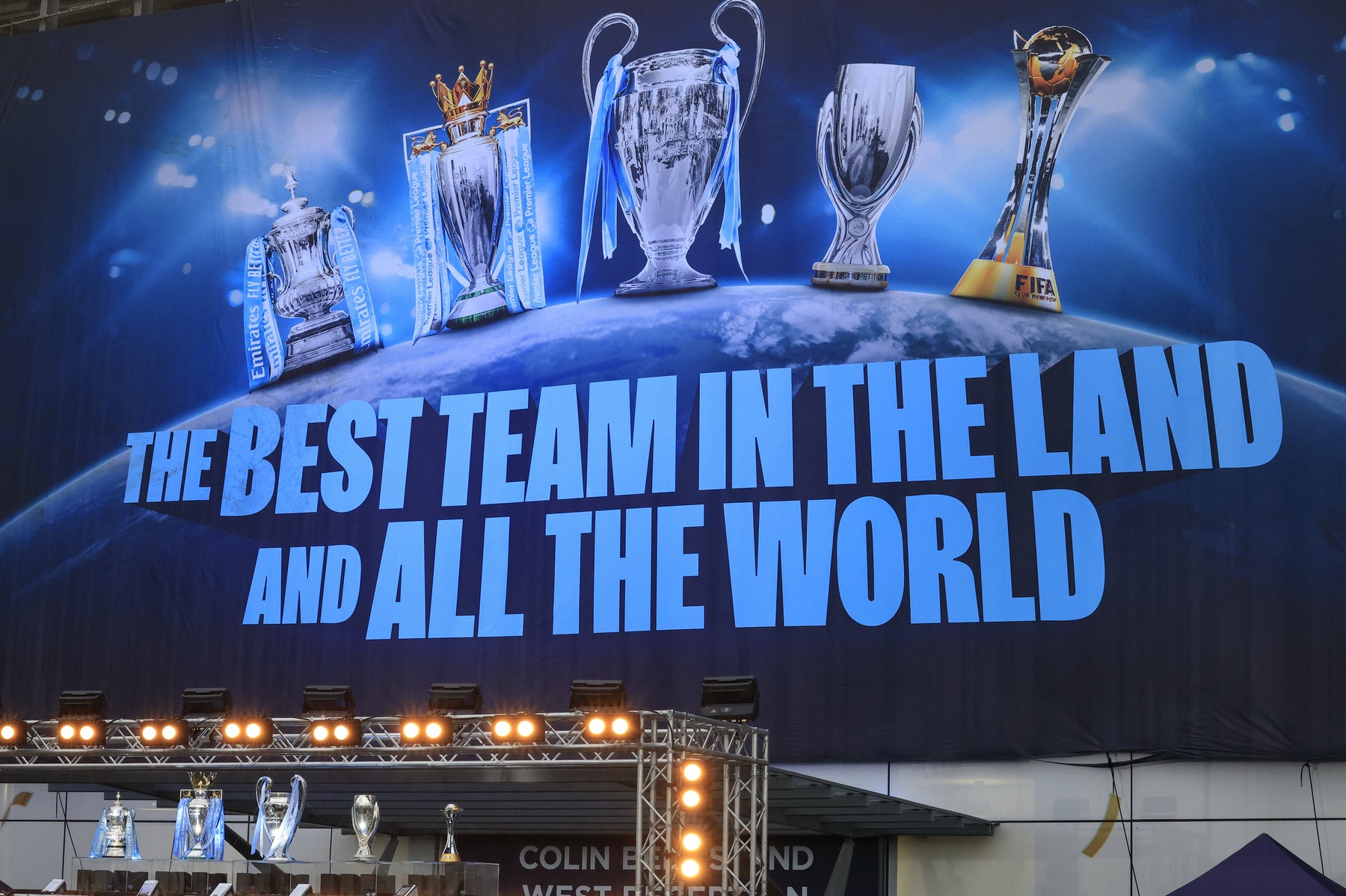 Sărbătoare pe Etihad: Manchester City a prezentat fanilor trofeele câștigate în 2023