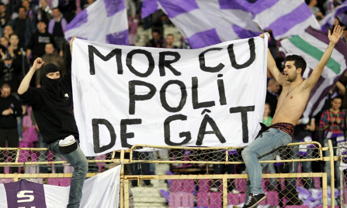 poli timisoara suporter mor