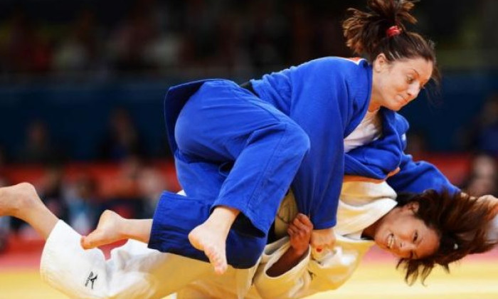 corina caprioriu in actiune