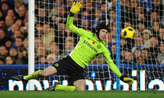 Petr Cech plonjon