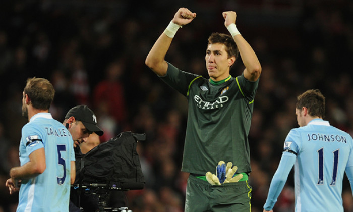 costel pantilimon cu mainile sus