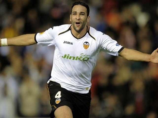 Adil Rami a anunțat că se transferă în Anglia